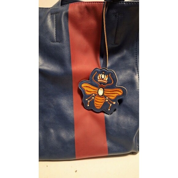 SAKS FIFTH AVENUE NAVY BLUE QUEEN BEE FAUX LEATHER PLEATHER TOTE HANDBAG - Picture 4 of 11
